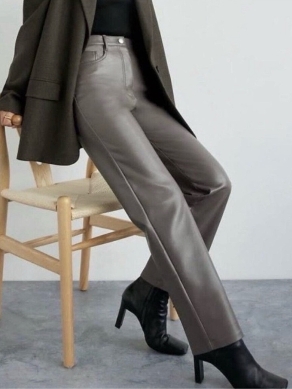 Aritzia Wilfred Melina Vegan Leather Peppercorn Gray Pants, Size 2
